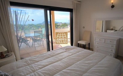Amplio y luminoso apartamento con garaje cerrado a la venta en la Sierra de Altea.